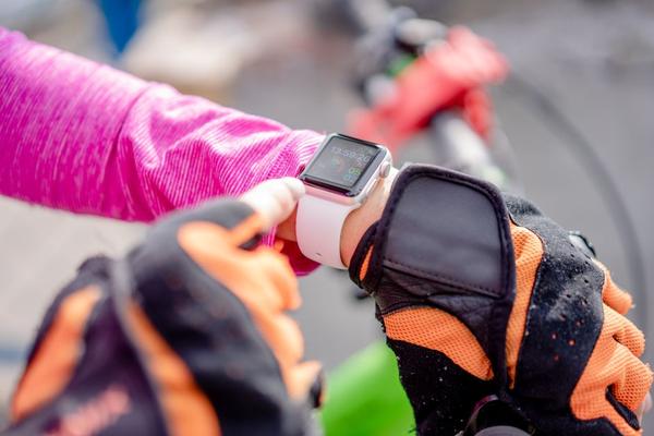 cellular smartwatch vs gps smartwatch